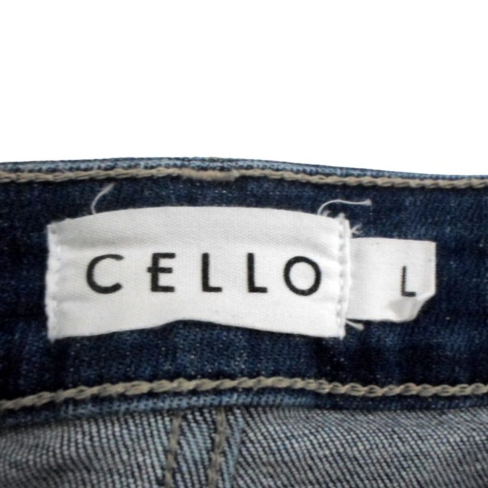 CELLO V Cut Frayed Mid Rise Distressed Blue Denim Shorts sz L Medium Wash - Picture 7 of 8